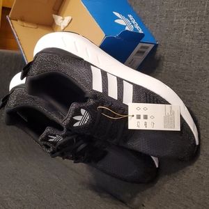 NWT Men's Adidas shoes